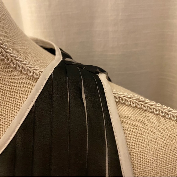 Banana Republic Black and White Pleated Dress with Tie - Size Petite 00 - Picture 5 of 5